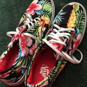 Hawaiian vans🌺